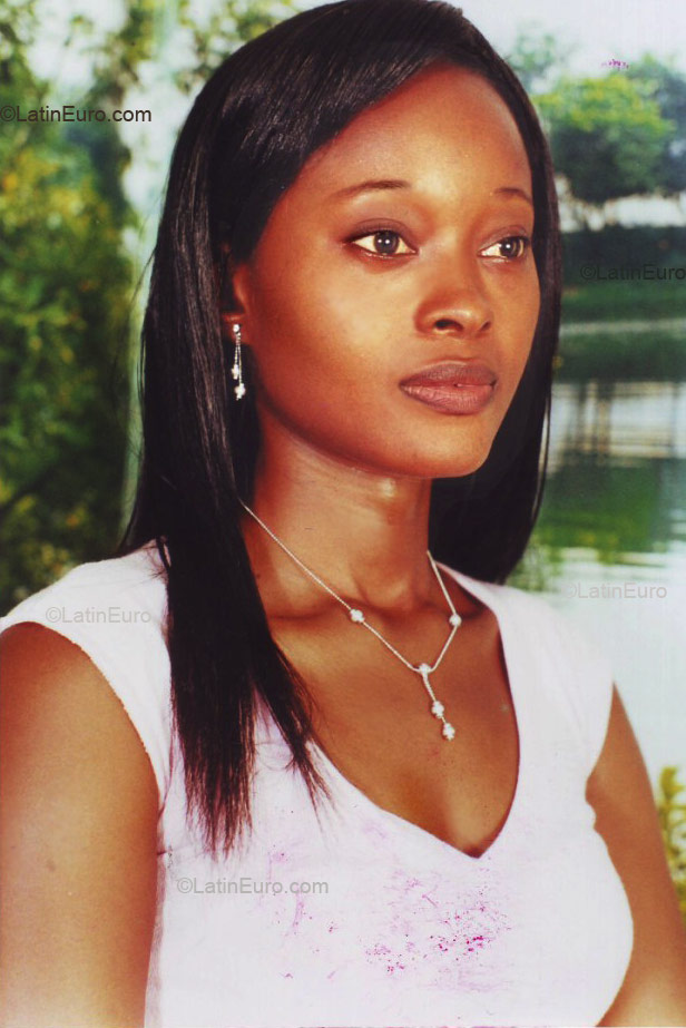 Date this hot Any Country girl Huguette from  A9541