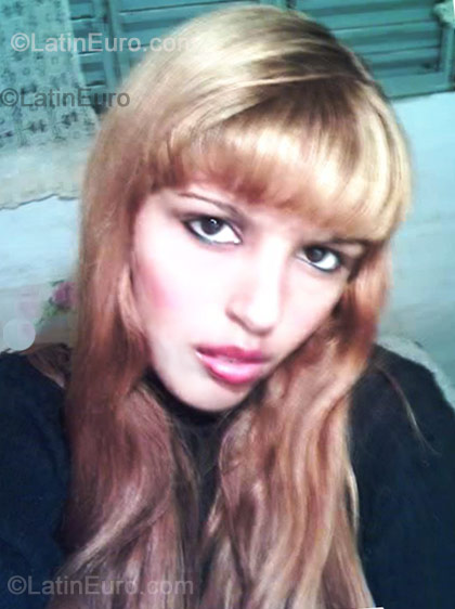Date this voluptuous Brazil girl Flavia from Garca B-121