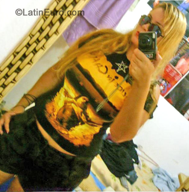 Date this foxy Brazil girl Evelin from Curitiba B-151