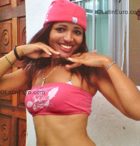 Date this nice looking Brazil girl Suelem from Santos B-165