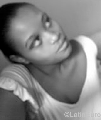 Date this foxy Brazil girl Andreza from Rio de Janeiro B-225