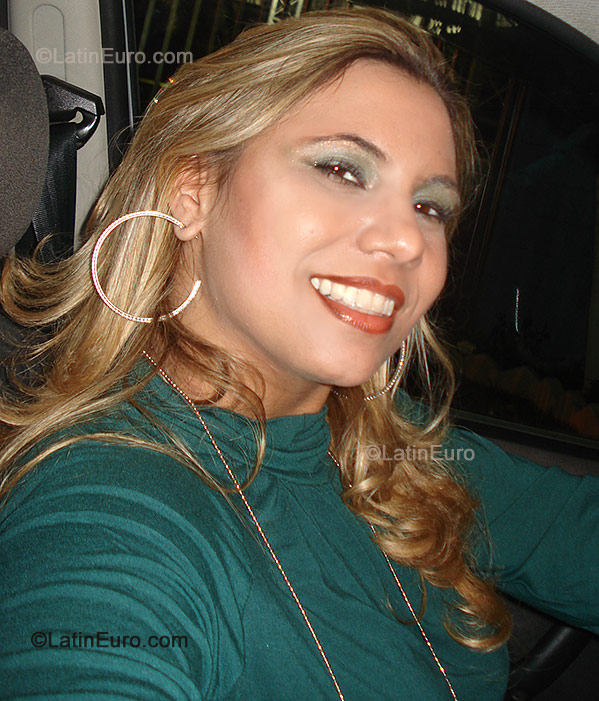Date this foxy Brazil girl Cristiana from Mogi Guacu B-236
