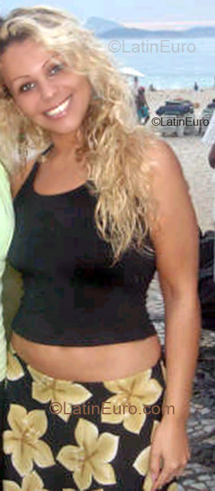 Date this beautiful Brazil girl Andreza from  B-272