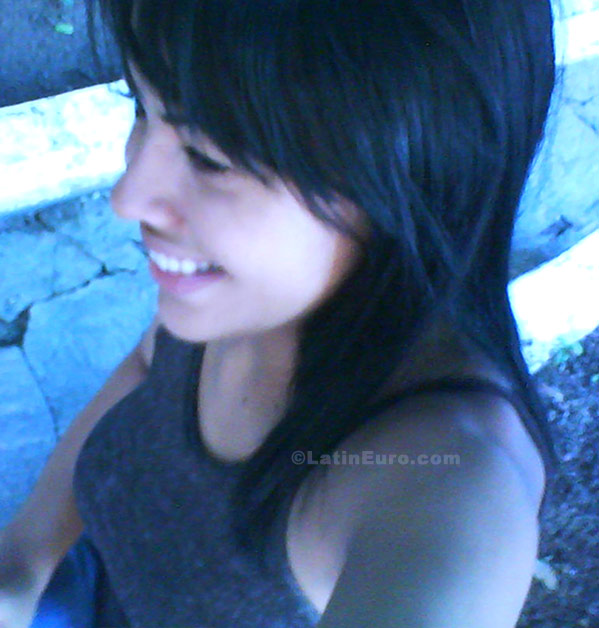 Date this happy Brazil girl Renata from Angelim B-40