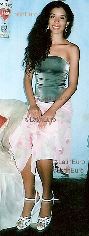 Date this hard body Brazil girl Sara from Itaparica B1050