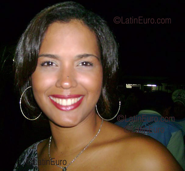 Date this attractive Brazil girl Ana from Araguaina B1078