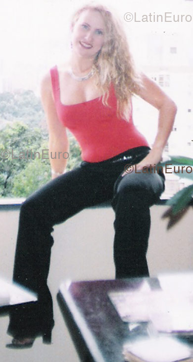 Date this happy Brazil girl Leody from Contagem B1278