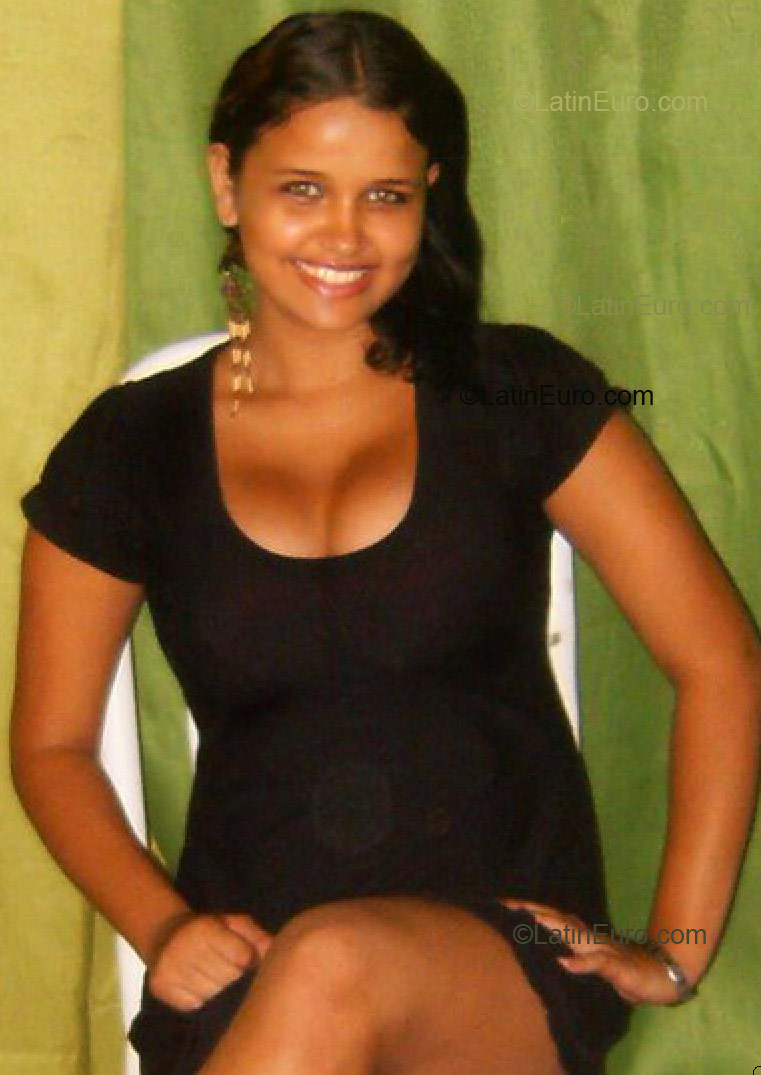 Date this happy Brazil girl Melissa from Cuiaba B1370