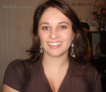 Date this athletic Brazil girl Nadja from Balneario Camboriu BR6191