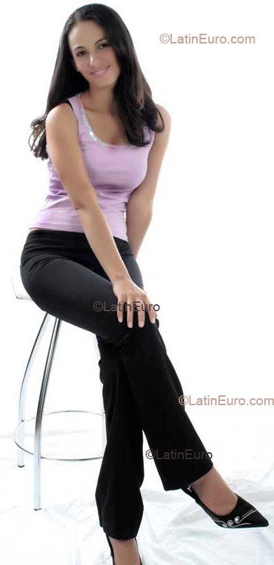 Date this pretty Brazil girl Edvania from Palmas B1419