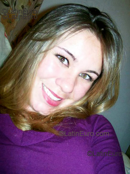 Date this nice looking Brazil girl Simony from Barueri B1502