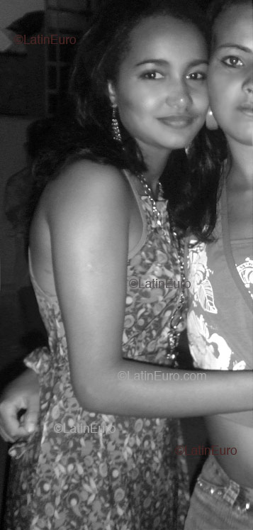 Date this happy Brazil girl Debora- from Sao Domingos Das Dores B1564