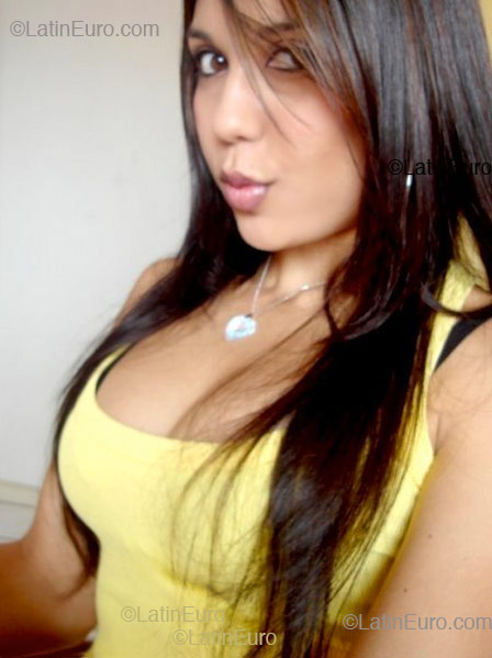 Date this voluptuous Brazil girl Raphaella from Rio de Janeiro B1676