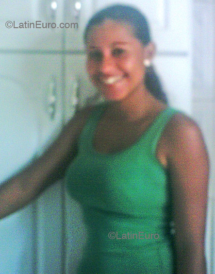 Date this attractive Brazil girl Dina from Sao Paulo B1686
