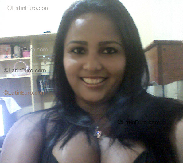 Date this delightful Brazil girl Ellen from Macapa B1760