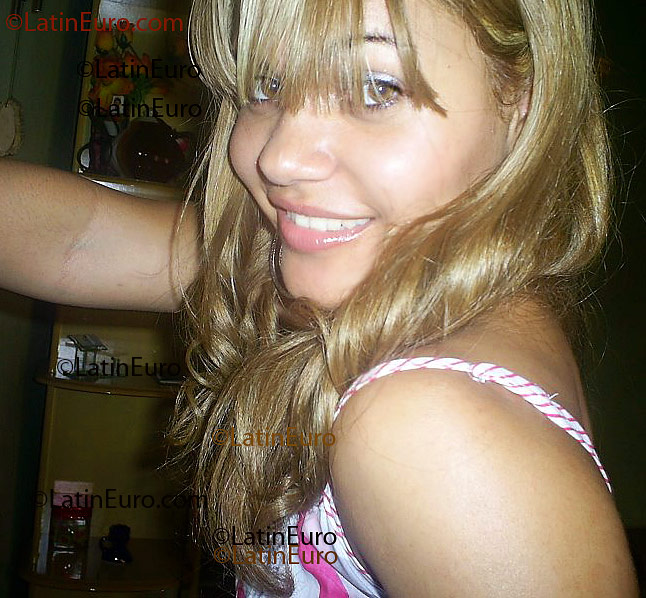 Date this fun Brazil girl Ludmilla from Goiania B1776