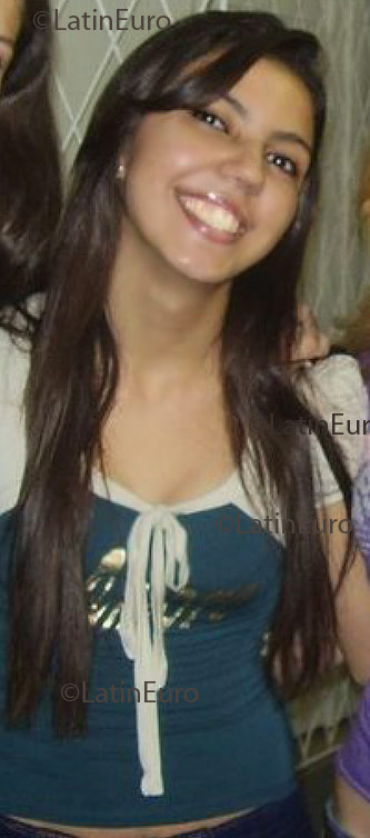 Date this attractive Brazil girl Sanary from  B1797
