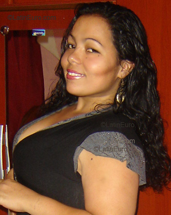 Date this lovely Brazil girl Valeria from Sao Vicente B1844
