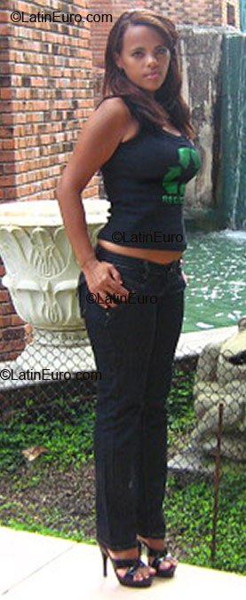 Date this foxy Brazil girl Alexandra from Recife B1866
