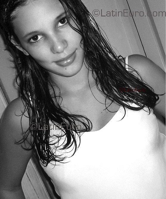 Date this good-looking Brazil girl Gleyce from  B1897