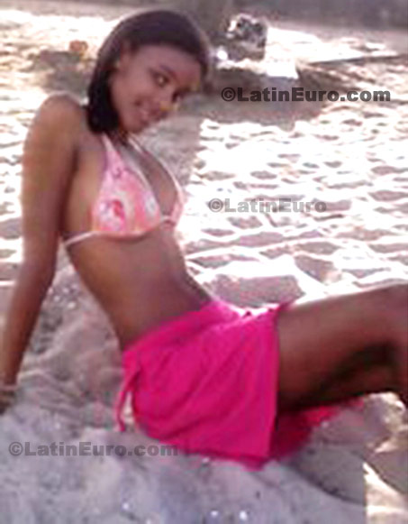 Date this hot Brazil girl Lilia from Ubatuba B190