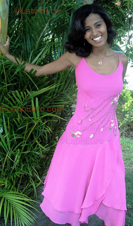 Date this nice looking Brazil girl Graciela from Aracaju B1906