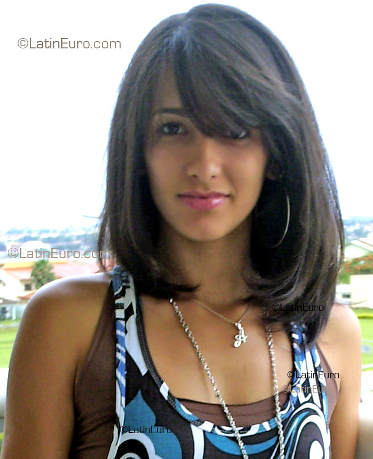 Date this hot Brazil girl Andreia from Goiania B1909