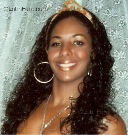 Date this sultry Brazil girl Vald from Salvador B1911