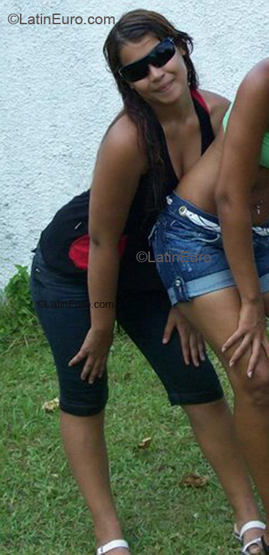 Date this fun Brazil girl Sheyline from Rio de Janeiro B1923