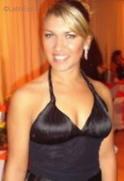 Date this nice looking Brazil girl Vanize- from Porto Alegre B1930