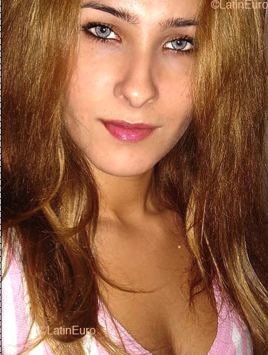 Date this voluptuous Brazil girl Liliane from  B1940