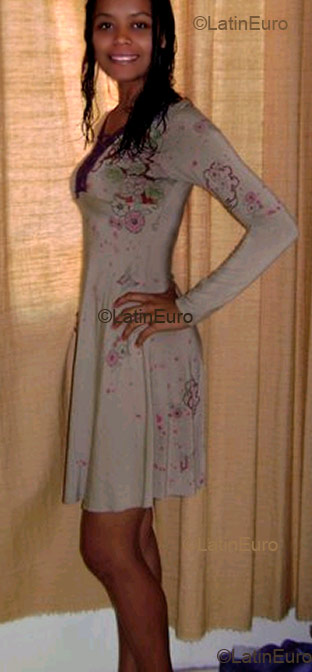 Date this nice looking Brazil girl Kenia from  B1945
