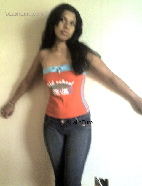Date this sultry Brazil girl Claudia from Ceilandia B2027