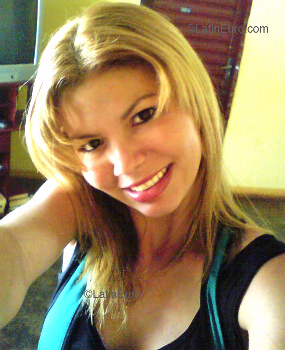 Date this beautiful Brazil girl Ketten- from  B2035