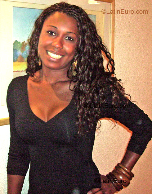 Date this beautiful Brazil girl Fabiana from Sao Paulo B2040