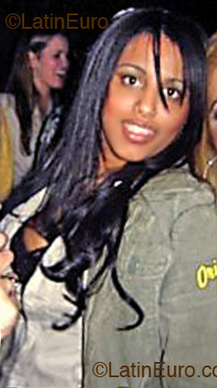 Date this nice looking Brazil girl Dyana from  B2052