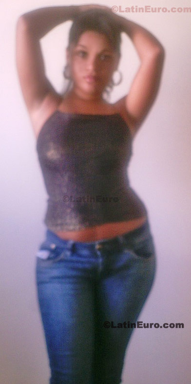 Date this funny Brazil girl Erika from Aracaju B206