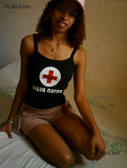 Date this sultry Brazil girl Susy from Rio de Janeiro B2168