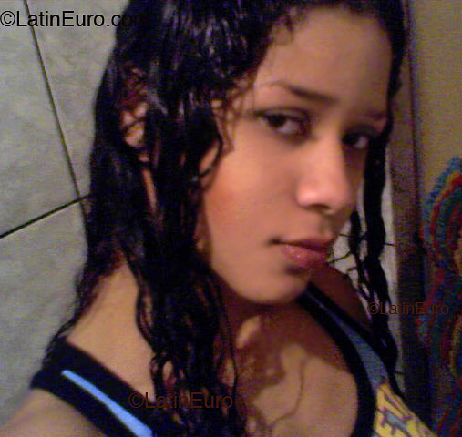 Date this pretty Brazil girl Fernanda from Joinville B2215