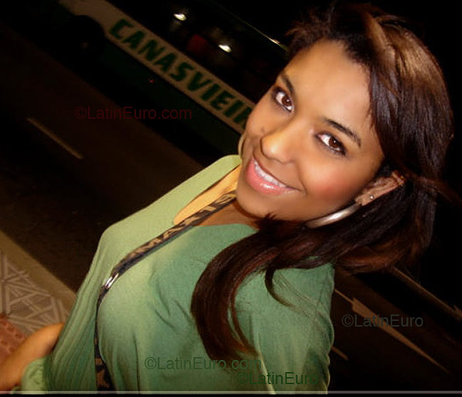 Date this hot Brazil girl Ana from Florianopolis B2299