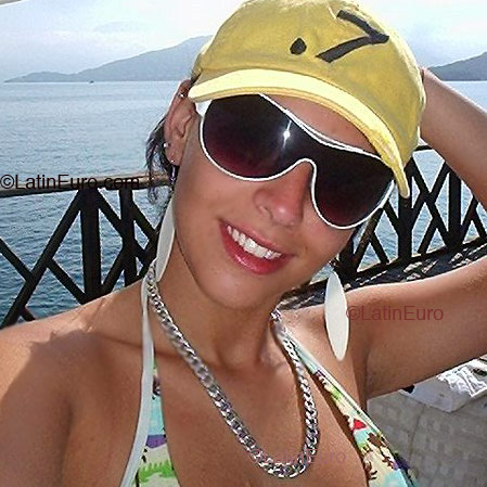 Date this charming Brazil girl Anna from RIO DE JANEIRO B2315
