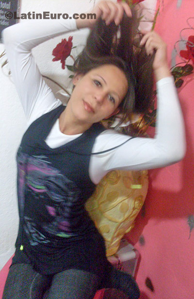 Date this lovely Brazil girl Hellen from Santo Andre B244