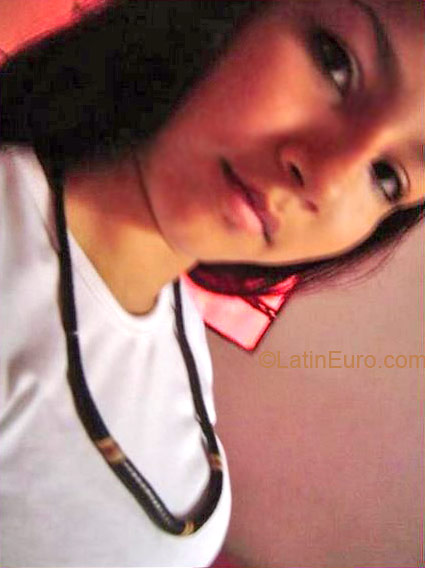 Date this attractive Brazil girl Elka from SAO JORGE B2456