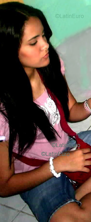 Date this voluptuous Brazil girl Dannielly from  B2478