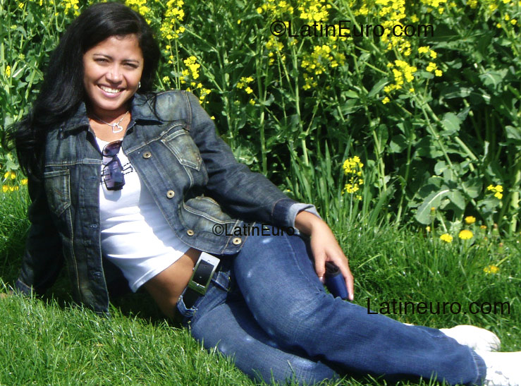Date this passionate Brazil girl Lucia from Manaus B2522