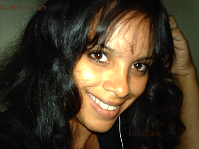 Date this hot Brazil girl Andreia from VITORIA B2654
