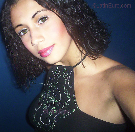 Date this nice looking Brazil girl Dhully from GOIANIA B2712