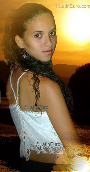 Date this voluptuous Brazil girl Eliane from CARATINGA B2806