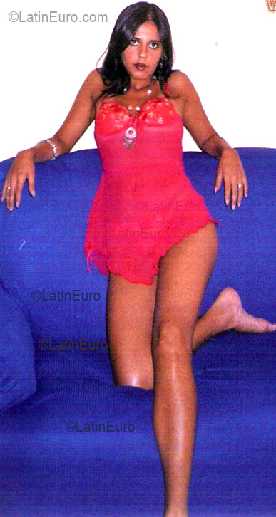 Date this sultry Brazil girl Valeska from CARATINGA B2813