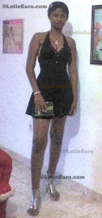 Date this lovely Brazil girl Thais from Rio de Janeiro B287